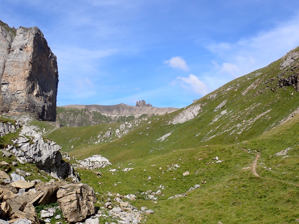 Day 2 - Sunnbuel - Schwarenbach - Tschingellochtighore - Engstligenalp